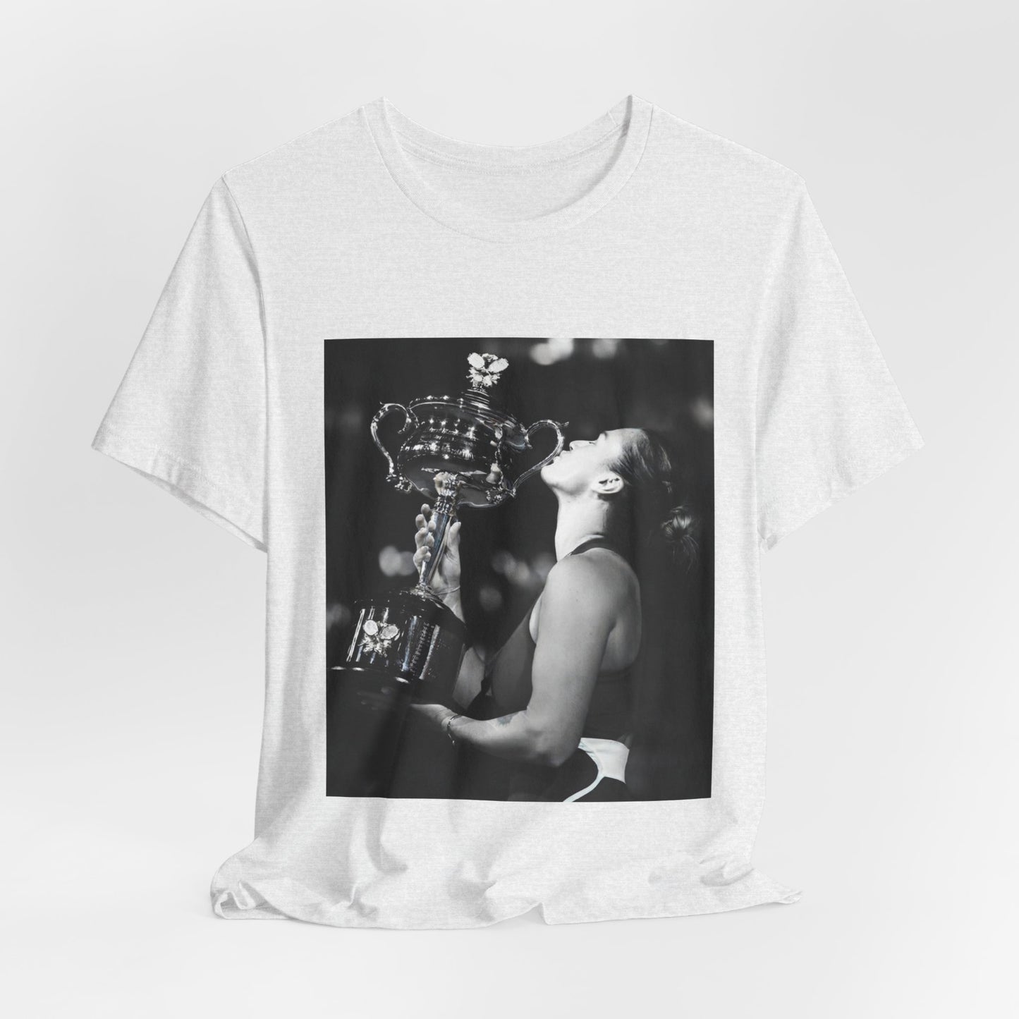 Tennis Champion Sabalenka — Wimbledon trophy moment graphic T-Shirt