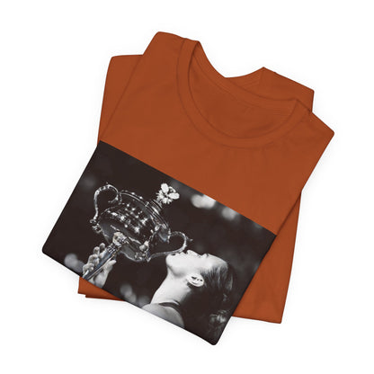 Tennis Champion Sabalenka — Wimbledon trophy moment graphic T-Shirt