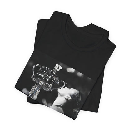 Tennis Champion Sabalenka — Wimbledon trophy moment graphic T-Shirt