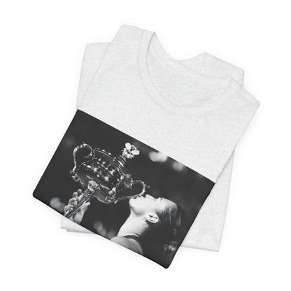 Tennis Champion Sabalenka — Wimbledon trophy moment graphic T-Shirt