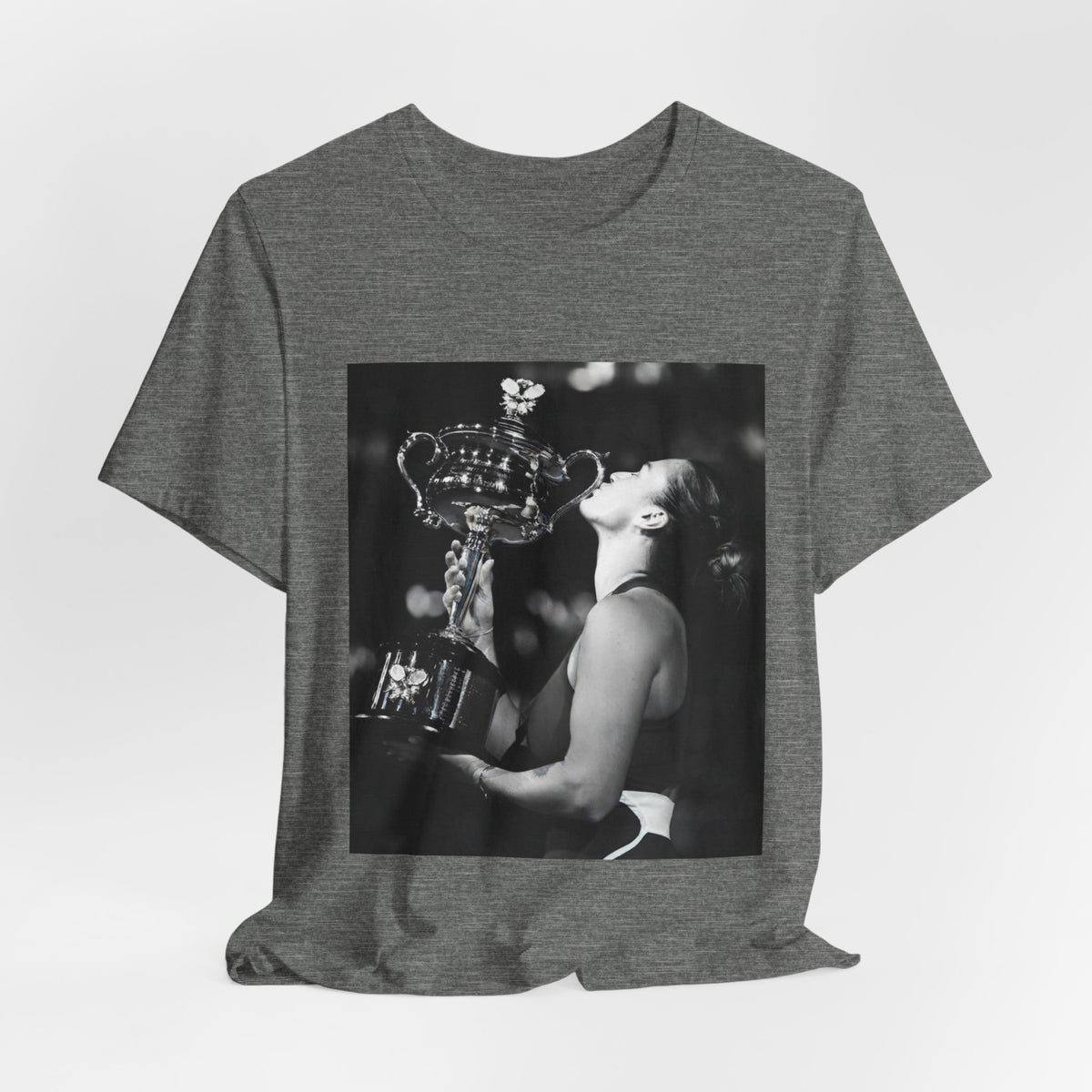 Tennis Champion Sabalenka — Wimbledon trophy moment graphic T-Shirt