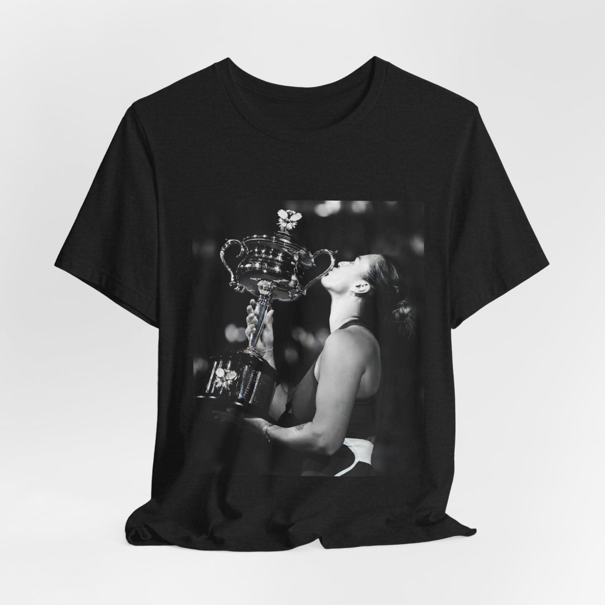 Tennis Champion Sabalenka — Wimbledon trophy moment graphic T-Shirt