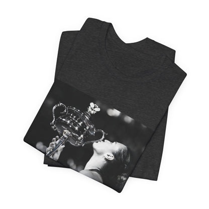 Tennis Champion Sabalenka — Wimbledon trophy moment graphic T-Shirt