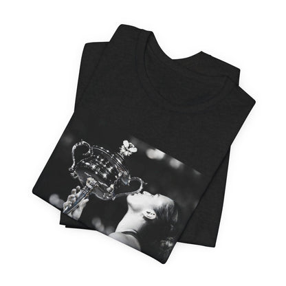 Tennis Champion Sabalenka — Wimbledon trophy moment graphic T-Shirt