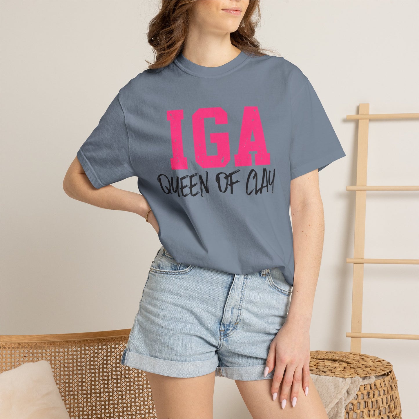 IGA Swiatek - Queen of Clay T-Shirt — Funny Pottery Mom Shirt
