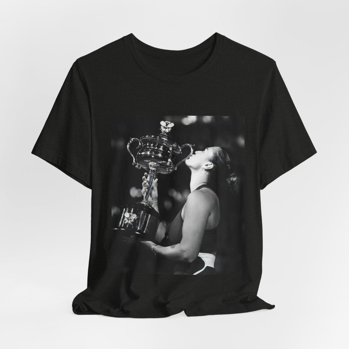 Tennis Champion Sabalenka — Wimbledon trophy moment graphic T-Shirt