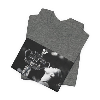 Tennis Champion Sabalenka — Wimbledon trophy moment graphic T-Shirt