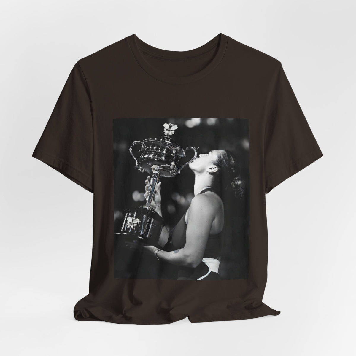 Tennis Champion Sabalenka — Wimbledon trophy moment graphic T-Shirt