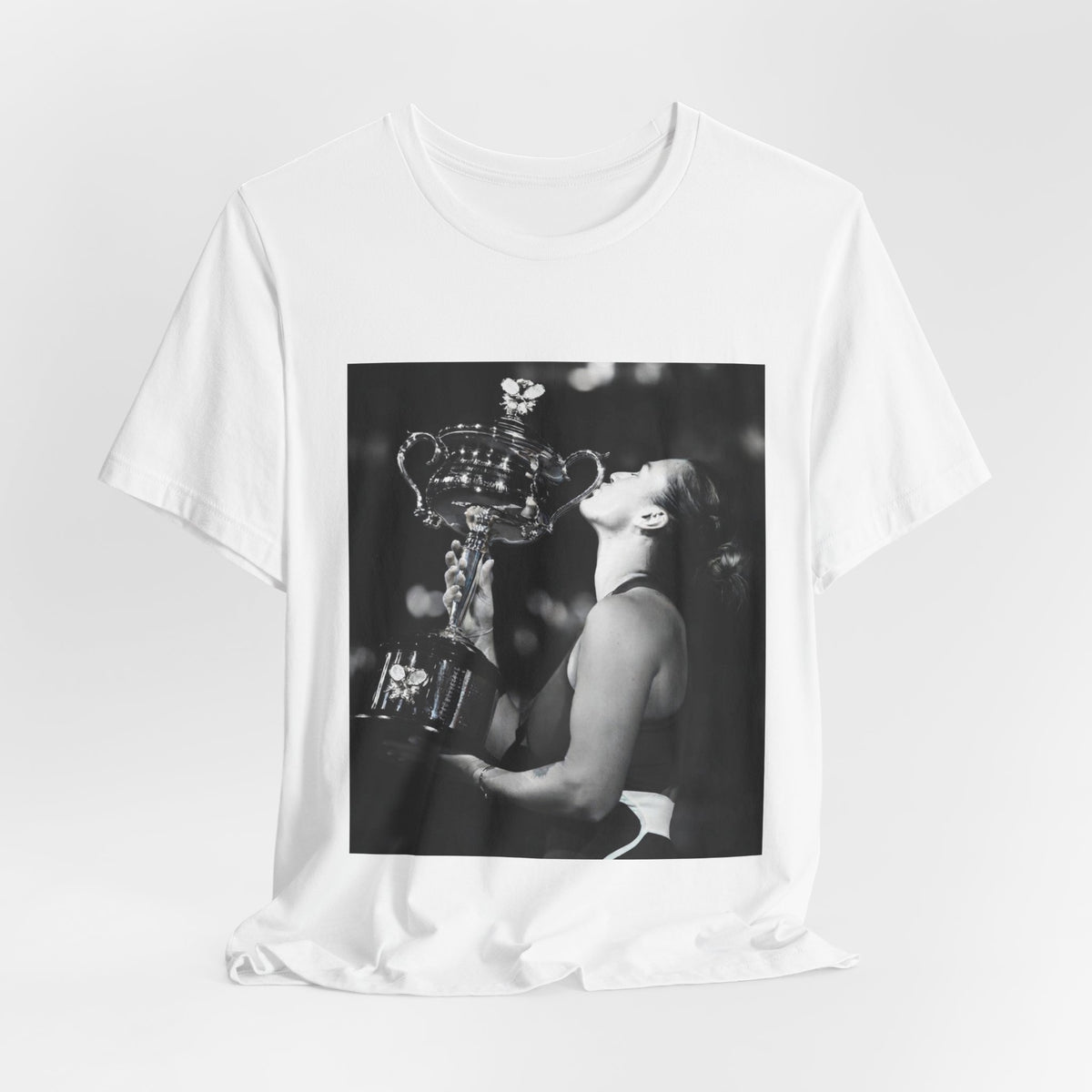 Tennis Champion Sabalenka — Wimbledon trophy moment graphic T-Shirt