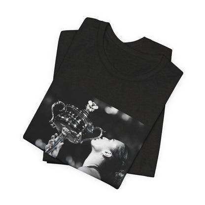 Tennis Champion Sabalenka — Wimbledon trophy moment graphic T-Shirt