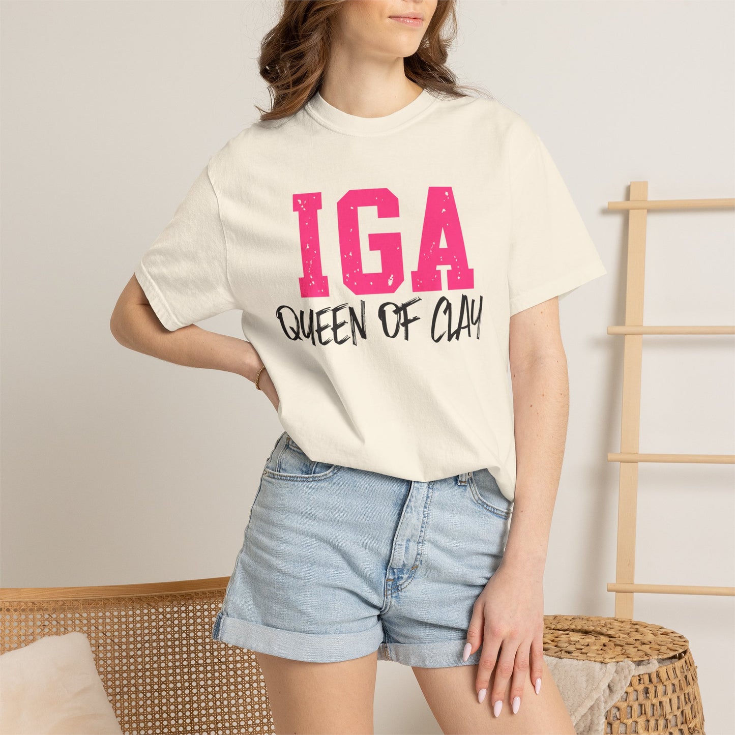 IGA Swiatek - Queen of Clay T-Shirt — Funny Pottery Mom Shirt