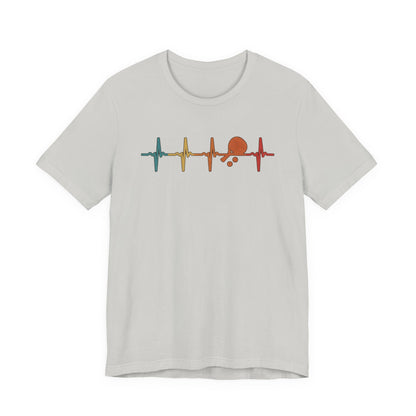 Tennis Heartbeat Tee – Retro Surfing Wave Graphic T-Shirt