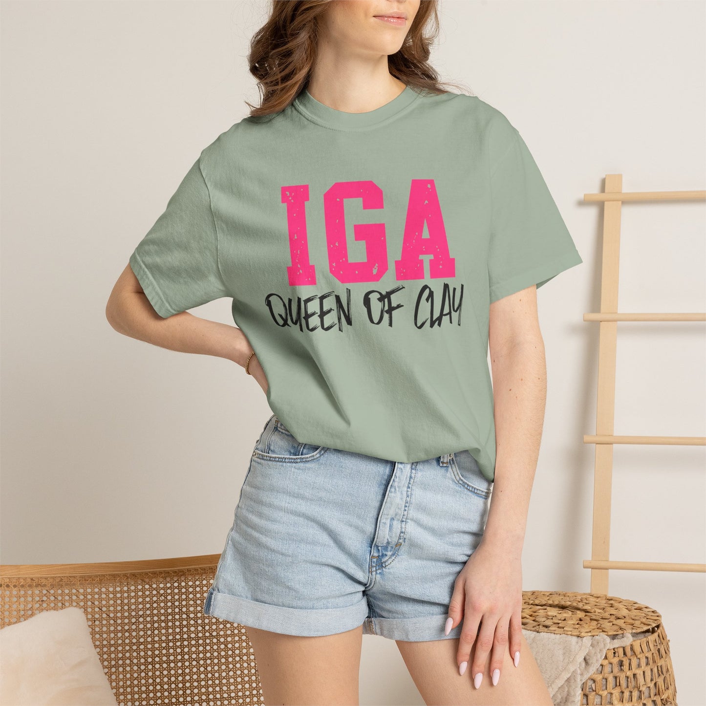 IGA Swiatek - Queen of Clay T-Shirt — Funny Pottery Mom Shirt